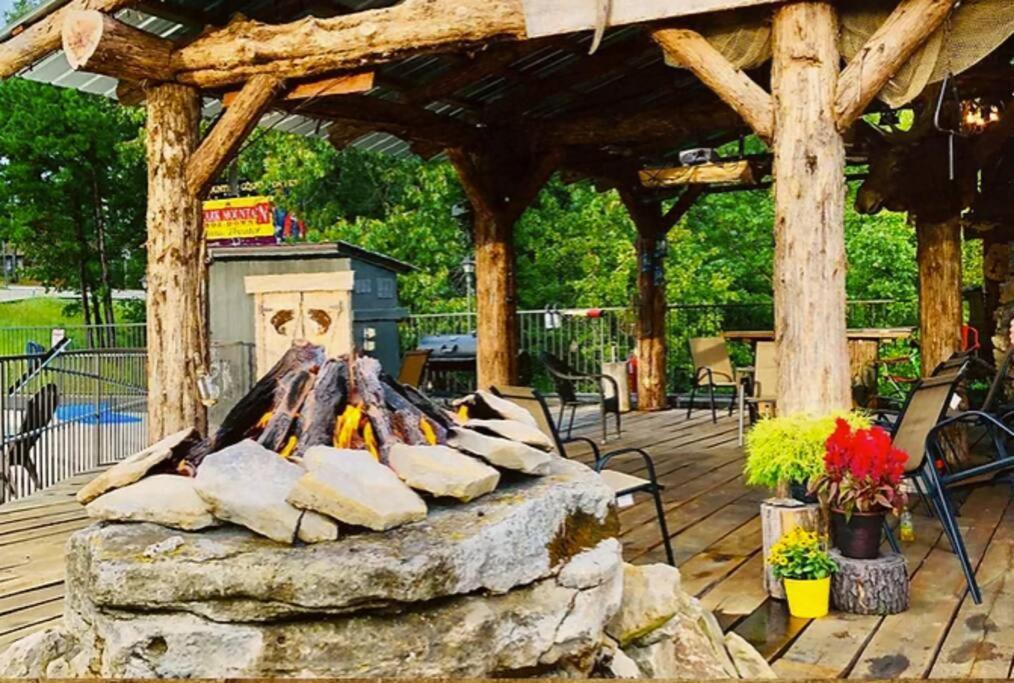 Stonegate Lodge King Bed Wifi 50 Roku Tv Salt Water Pool Room #104 Eureka Springs Zewnętrze zdjęcie