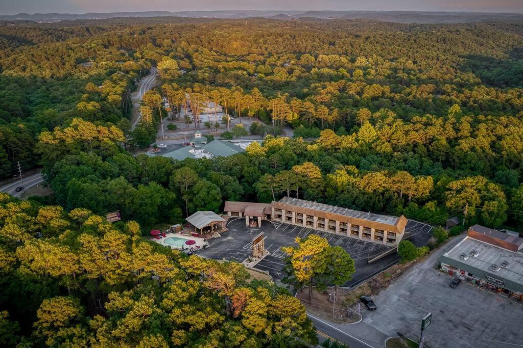 Stonegate Lodge King Bed Wifi 50 Roku Tv Salt Water Pool Room #104 Eureka Springs Zewnętrze zdjęcie